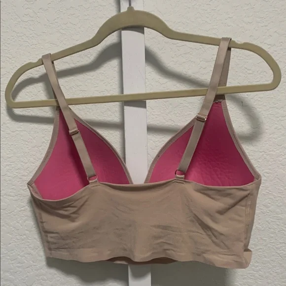 Pink Victoria’s Secret Wireless Push Up Cream Bra Size XL - Picture 3 of 3